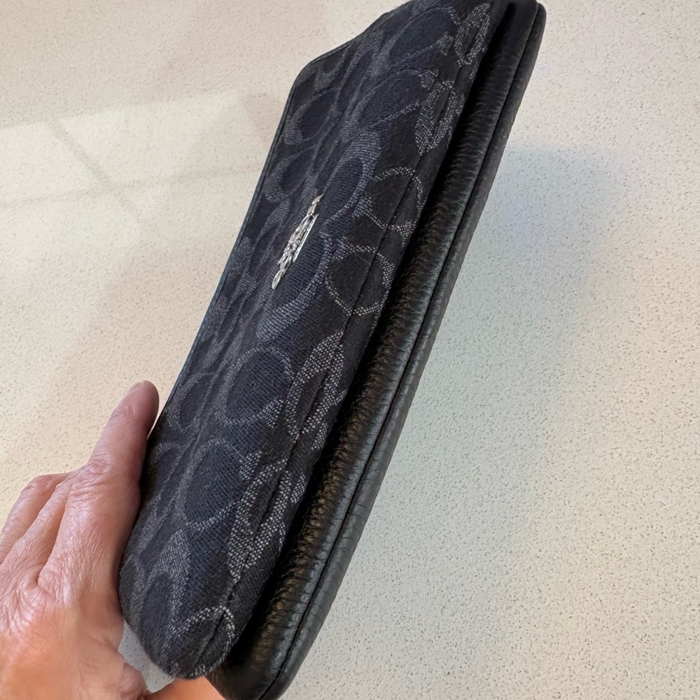 Coach NWT DOUBLE ZIP black signature Wallet - Picture 4 of 4